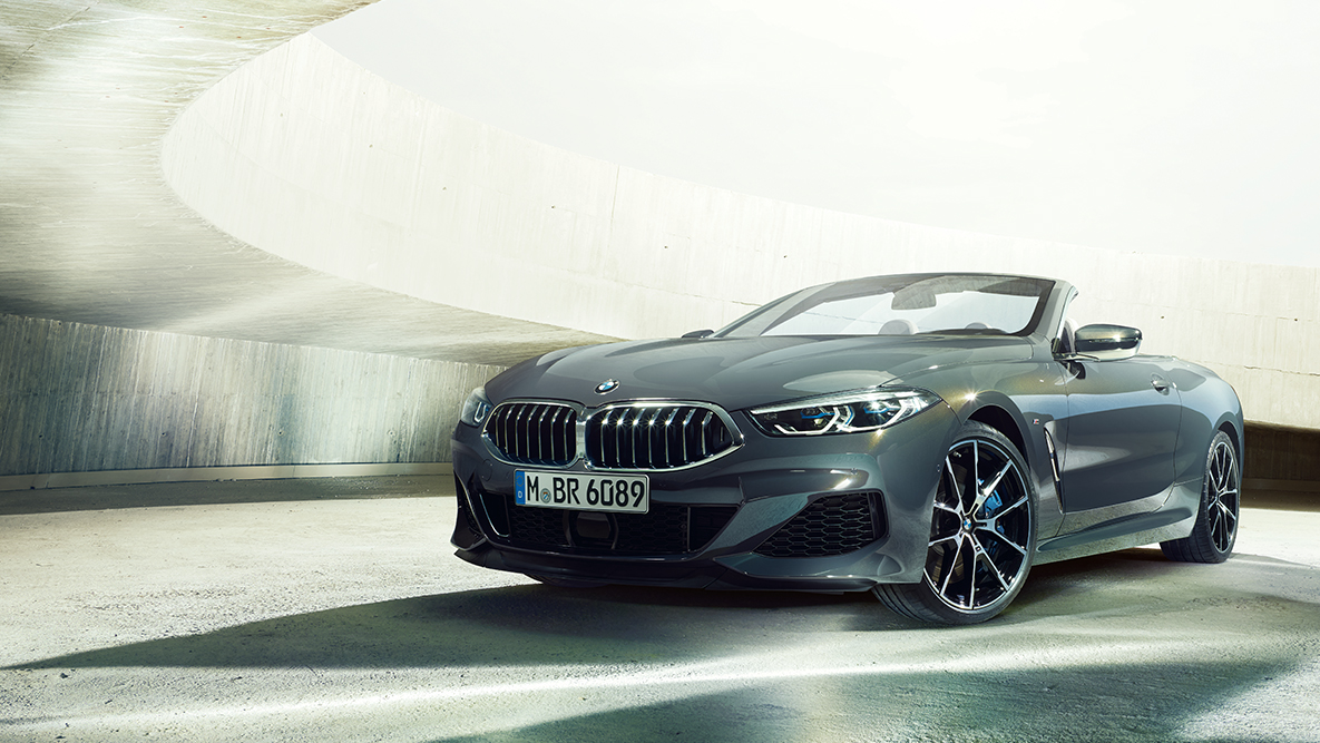 BMW M850i xDrive em cinza Dravit metalizado, perspetiva frontal direita a três quartos. BMW M850i xDrive em cinza Dravit metalizado, perspetiva frontal direita a três quartos.