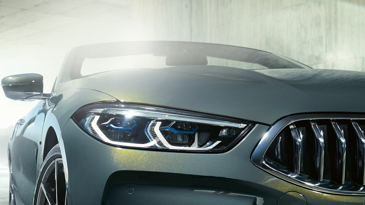 BMW M850i xDrive em cinza Dravit metalizado com BMW Laserlight, perspetiva frontal esquerda. BMW M850i xDrive em cinza Dravit metalizado com BMW Laserlight, perspetiva frontal esquerda.
