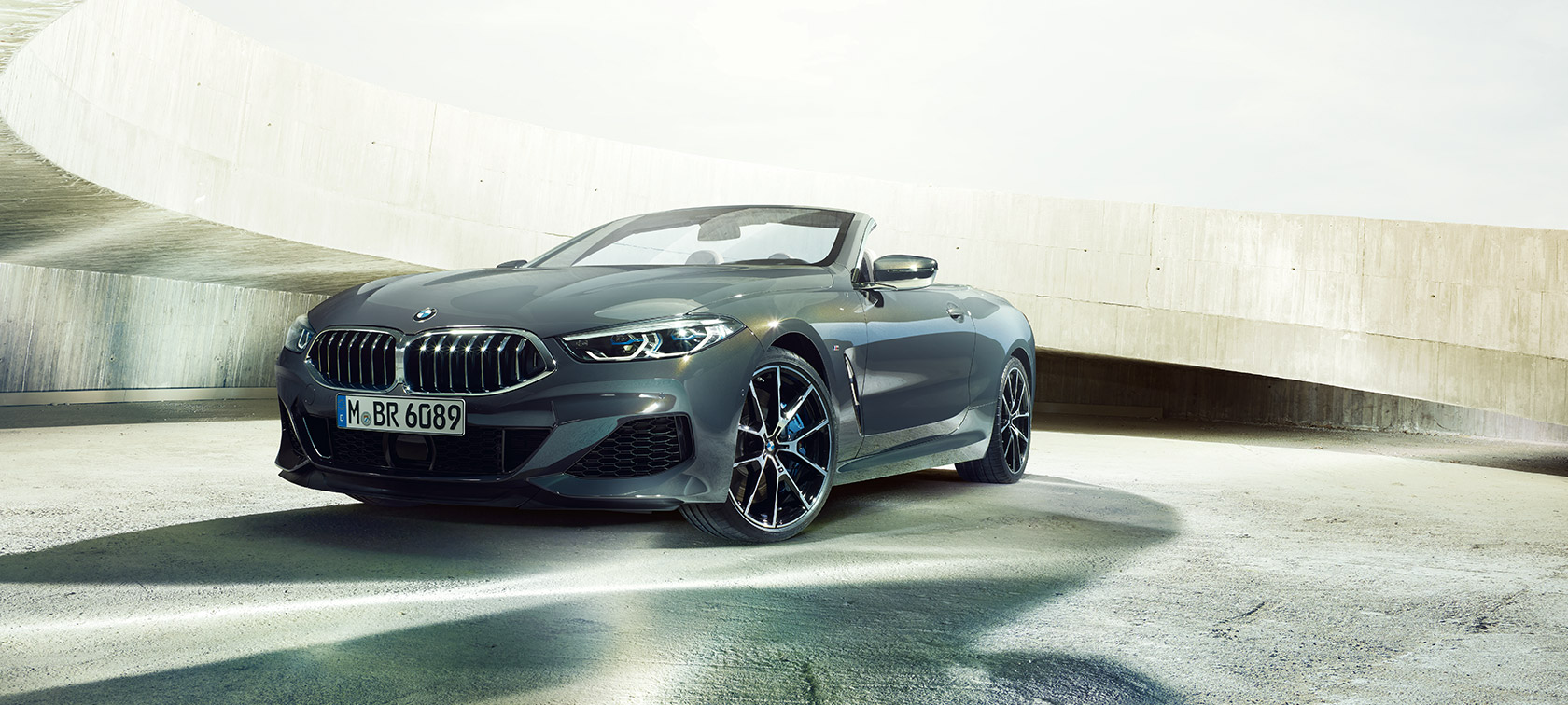 BMW M850i xDrive Cinzento Dravit metalizado, vista frontal a três quartos da direita. BMW M850i xDrive Cinzento Dravit metalizado, vista frontal a três quartos da direita.