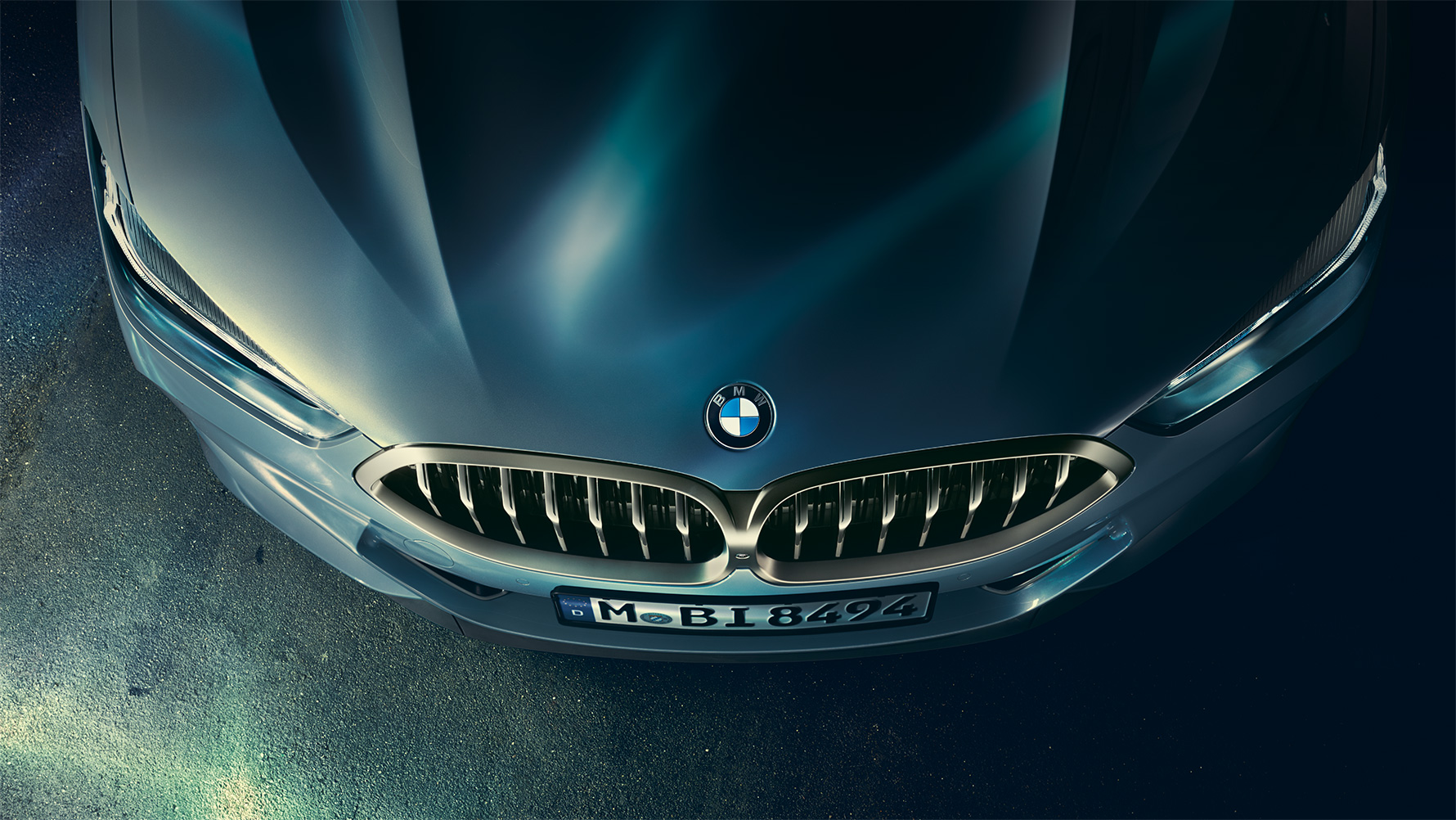 BMW 8 Series Coupé, engine bonnet Close-up of the engine bonnet of the BMW 8 Series Coupé from a bird’s-eye perspective.