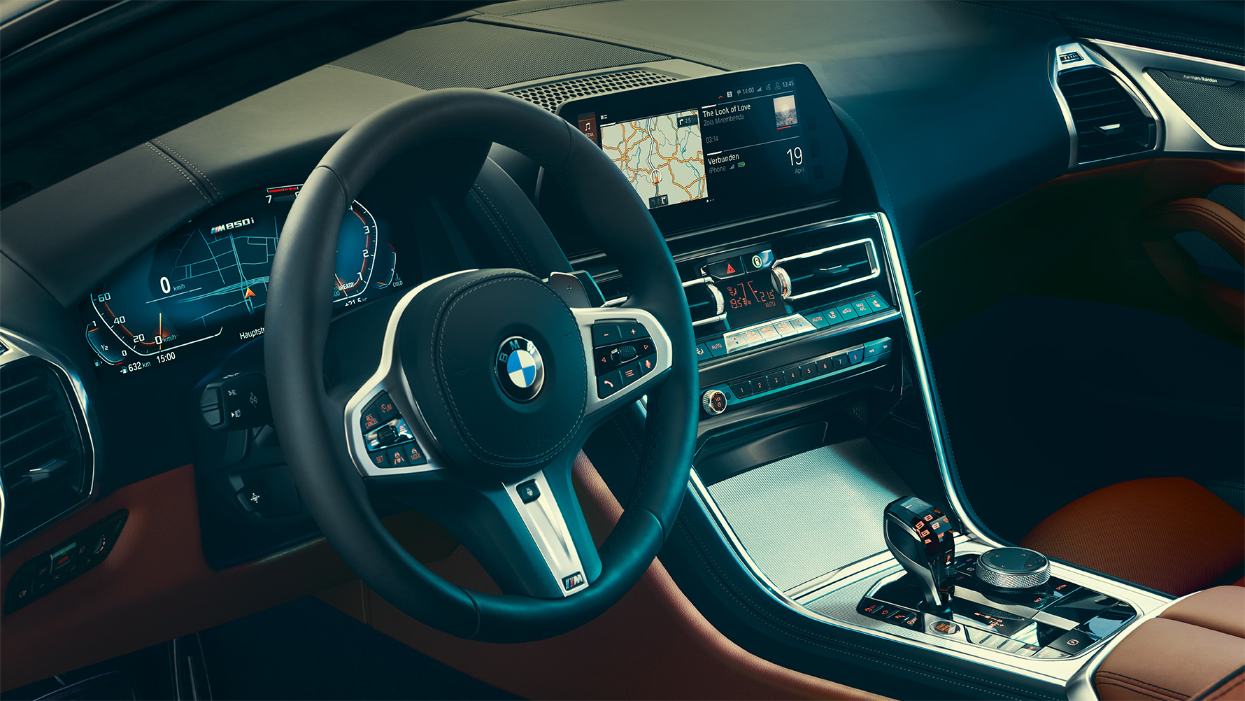 BMW 8 Series Coupé, cockpit Close-up of the BMW 8 Series Coupé cockpit