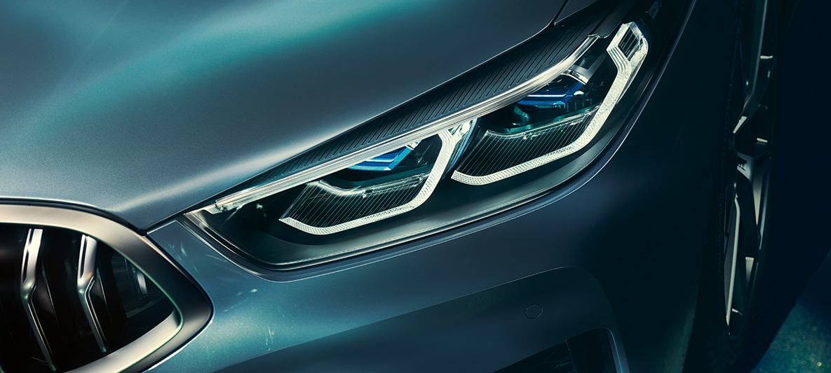 BMW Série 8, laser light Detalhe do laser light na frente do BMW Série 8 Coupé.