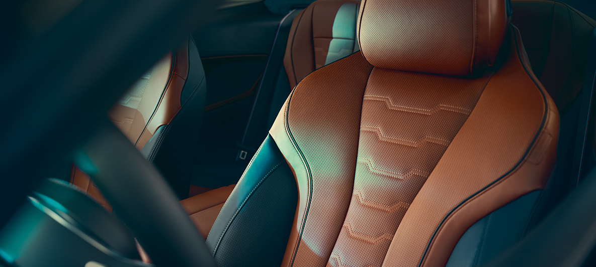 Banco multifunctional do BMW Série 8 Coupé Detalhe do banco multifunctional do BMW Série 8 Coupé em pele Merino.