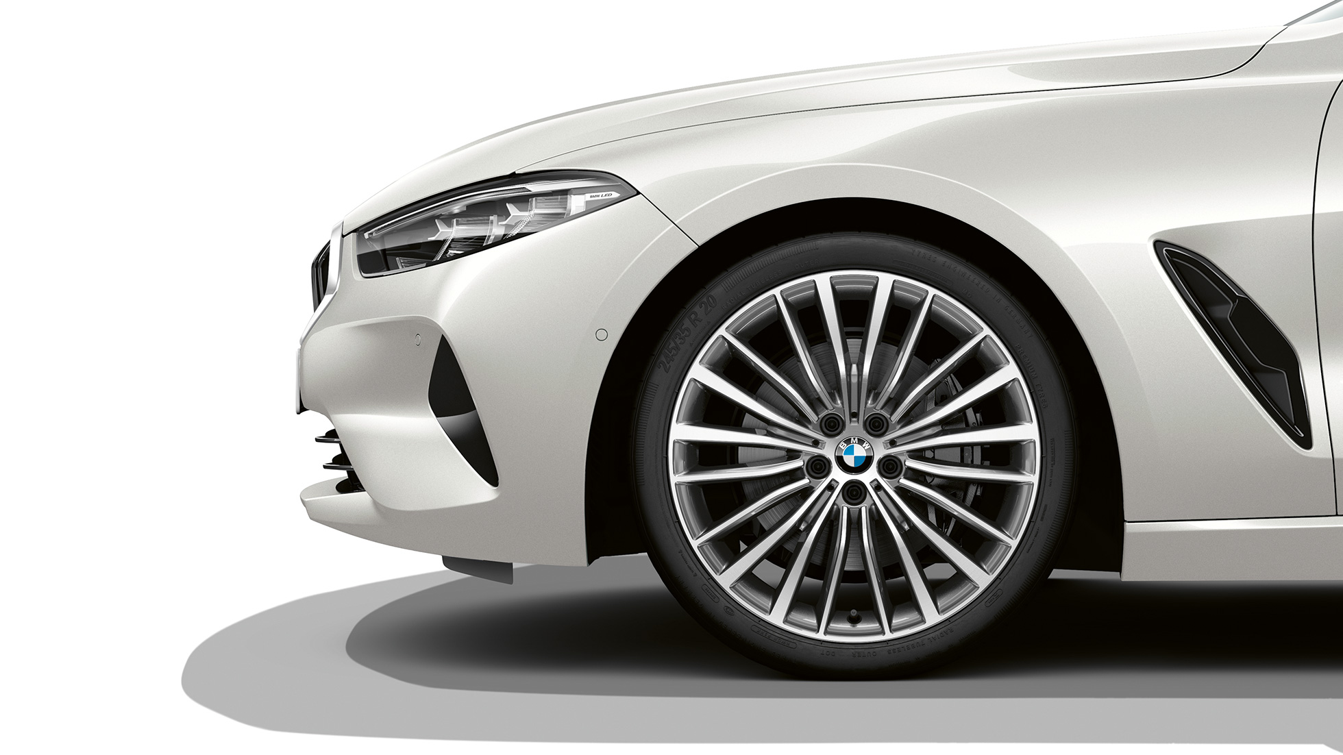 Jantes de liga leve BMW 731 de raios múltiplos de 19" de duas tonalidades. BMW Série 8 Coupé, jantes de liga leve BMW 731 de raios múltiplos de 19" de duas tonalidades.