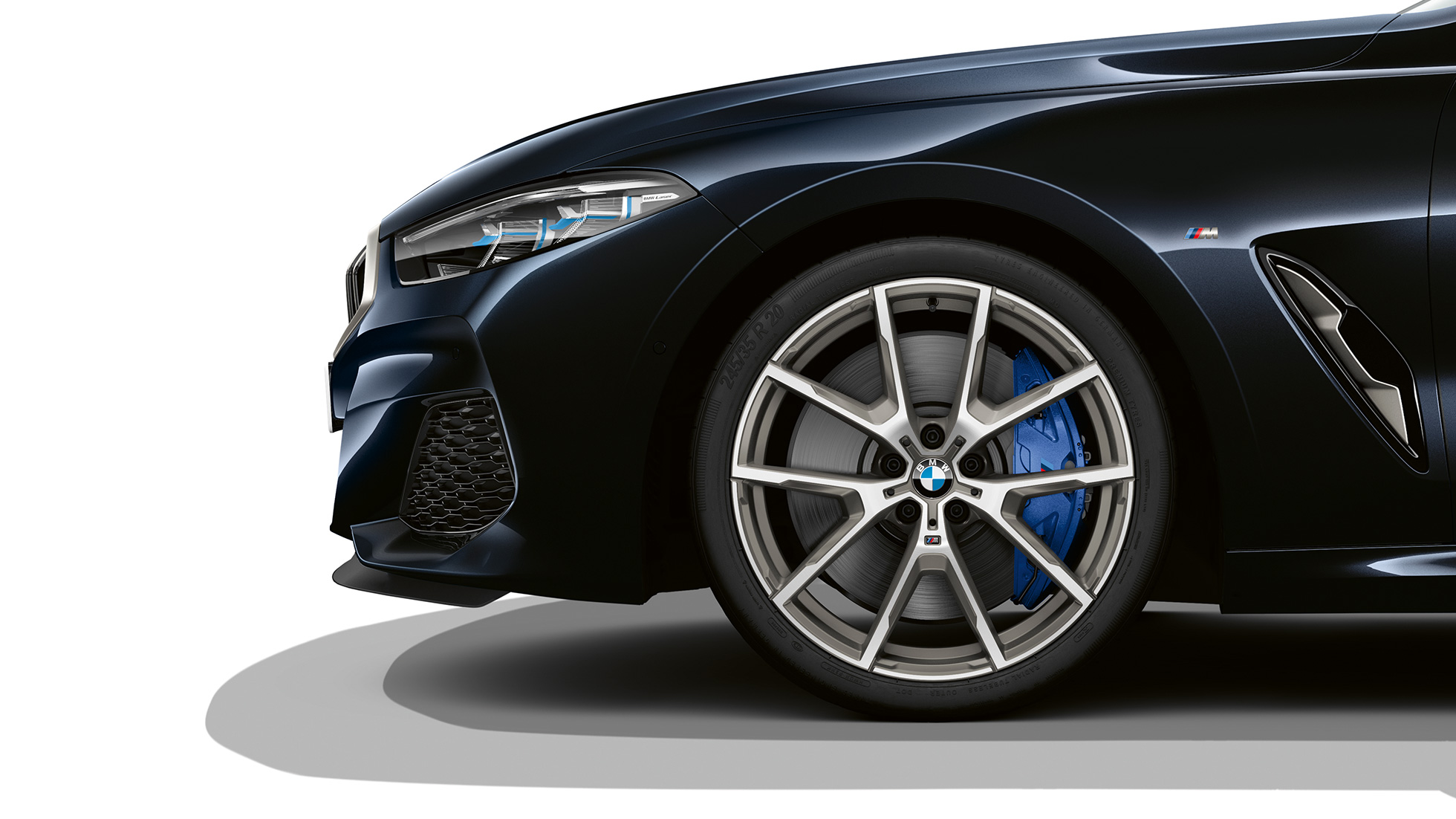 Jantes de liga leve BMW 727 M de raios duplos de 19" de duas tonalidades. BMW Série 8 Coupé na pintura preto Carbon metalizada, jantes de liga leve BMW 727 M de raios duplos de 19" de duas tonalidades.