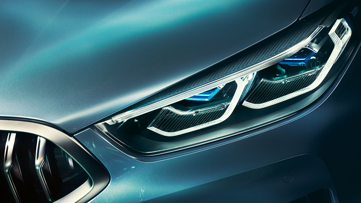 BMW Série 8 Coupé, BMW Laserlight. Grande plano do sistema BMW Laserlight na dianteira do BMW Série 8 Coupé.