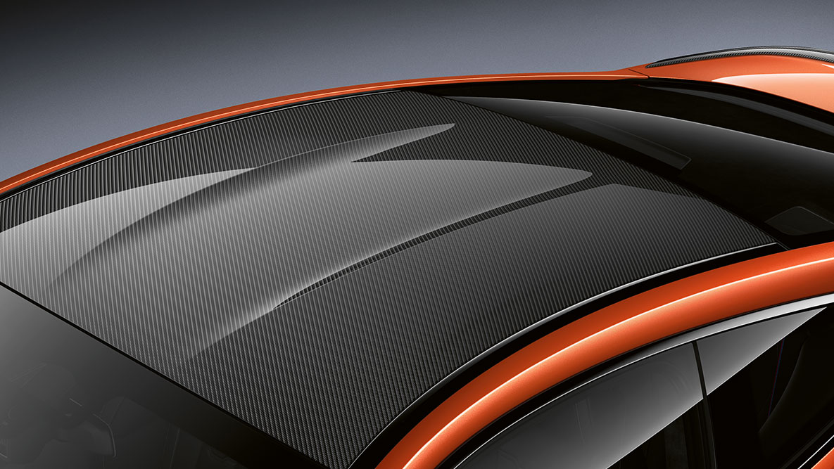 BMW Série 8 Coupé com tejadilho M em carbono. Grande plano do tejadilho M em carbono do BMW Série 8 Coupé.