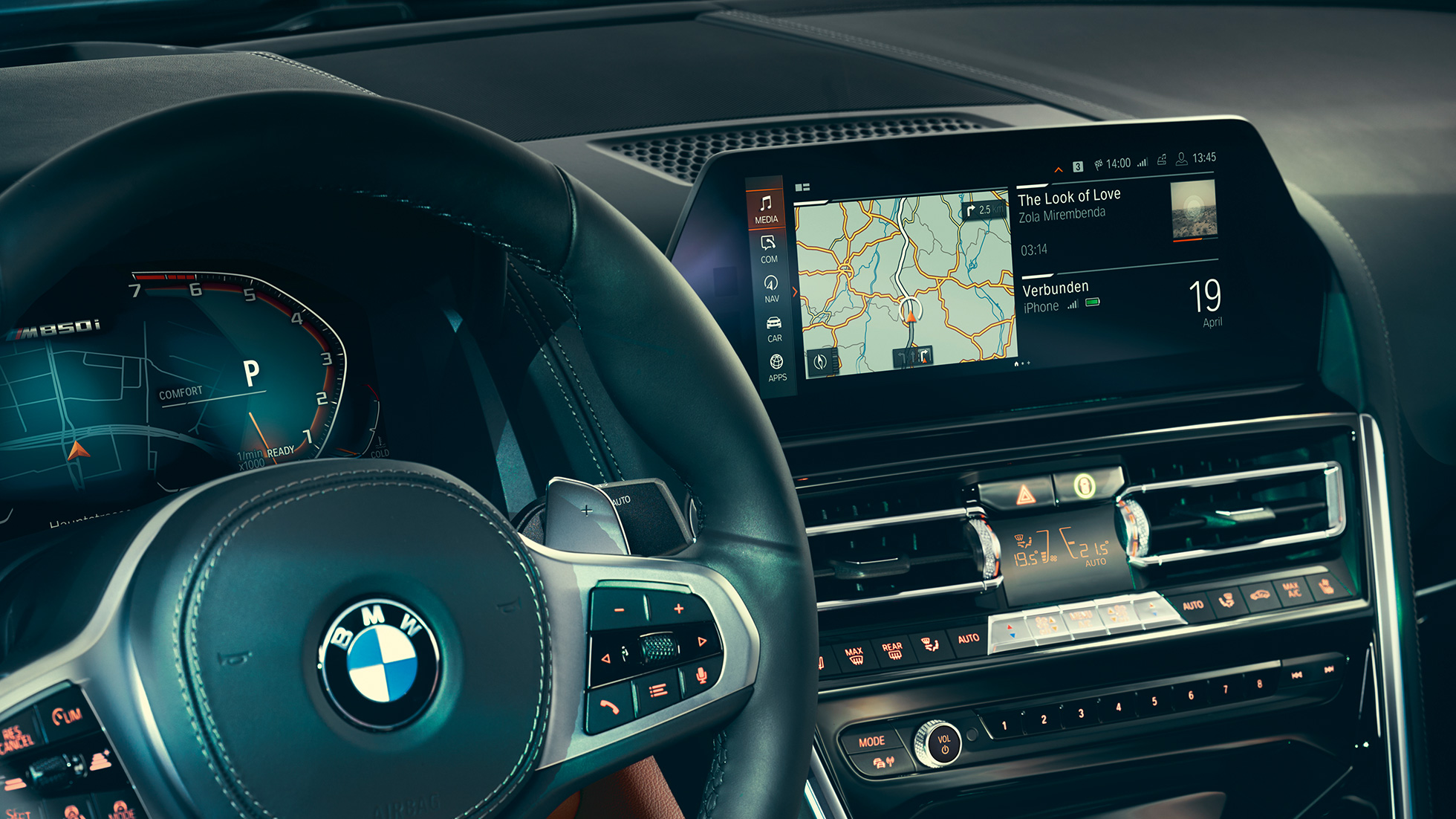 BMW Série 8 Coupé, posto de condução. BMW Série 8 Coupé, posto de condução, grande plano do volante e do ecrã de controlos.