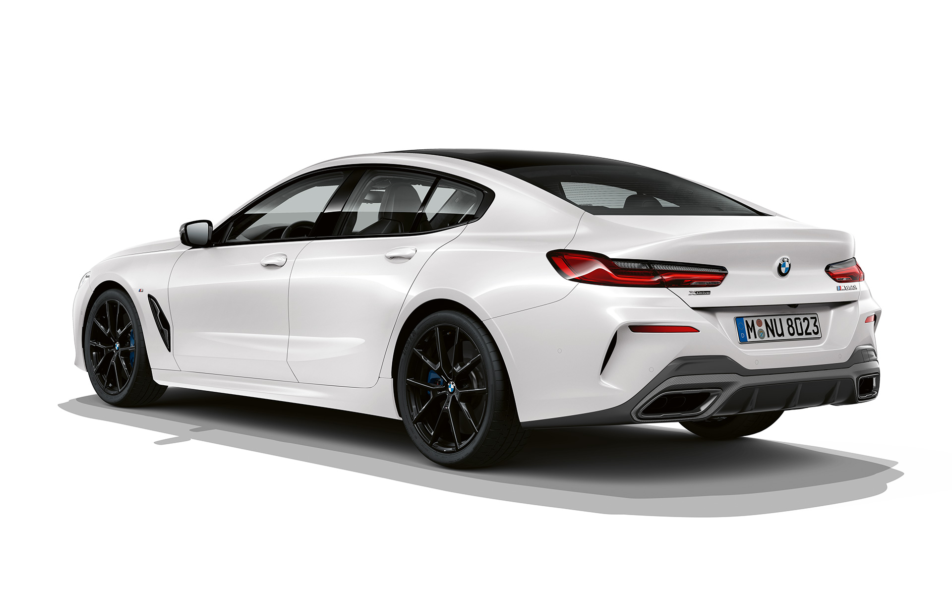 Pure Contrast, perspetiva traseira a três quartos BMW Série 8 Gran Coupé, Pure Contrast, perspetiva traseira a três quartos