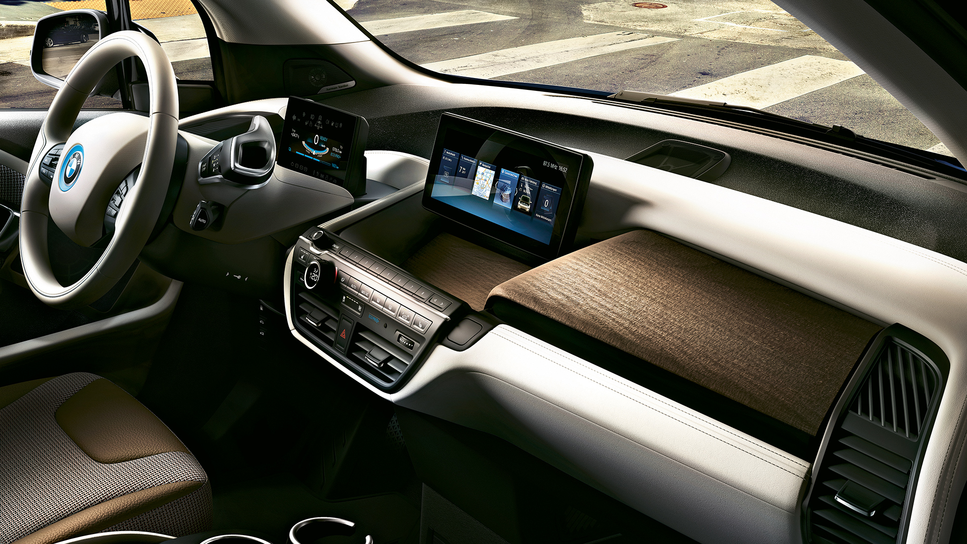 BMW i3 2018, interior BMW i3 I01 2018, interior, ecrã de controlos