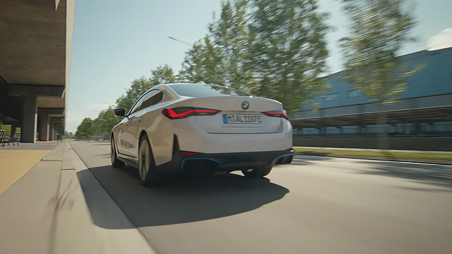 BMW i4 totalmente elétrico, G26, 2021, grande plano lateral frontal BMW i4 totalmente elétrico, G26, 2021, grande plano lateral frontal