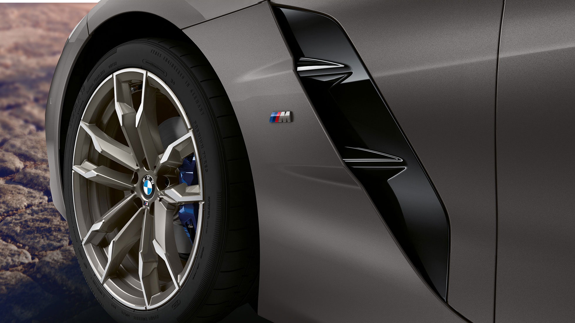 Jantes de liga leve do BMW Z4 M40i, G29 Jantes de liga leve, BMW Z4 Roadster M40i, G29, 2019, cinza Frozen BMW Individual metalizado, grande plano das jantes e das saídas de ar