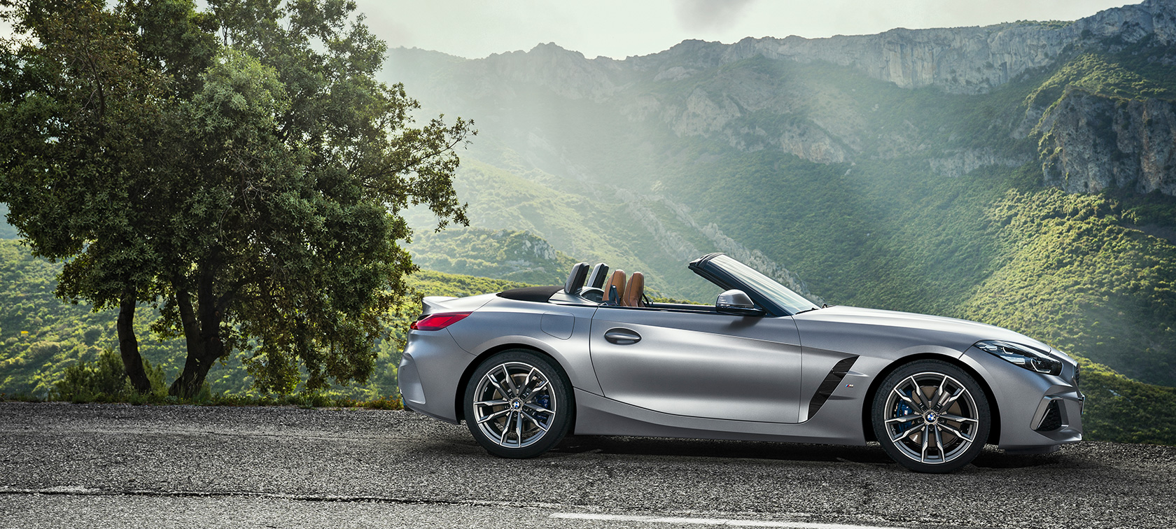 BMW Z4 M40i, G29, Cabrio, estacionado BMW Z4 M40i, G29, 2019, Cabrio, cinza Frozen BMW Individual metalizado, perspetiva lateral, estacionado