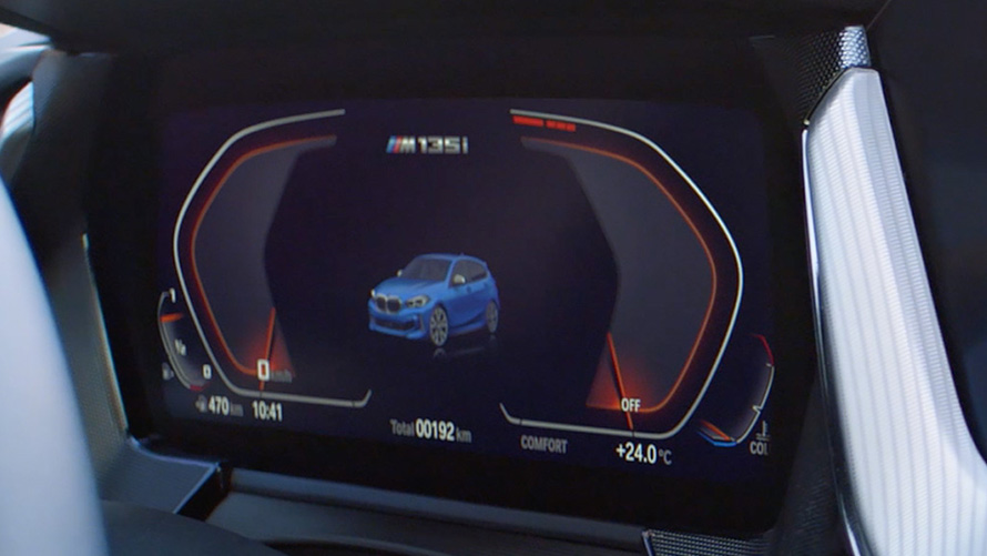 BMW M135i xDrive (F40), filme BMW M135i xDrive (F40) em azul Misano M metalizada em vídeo