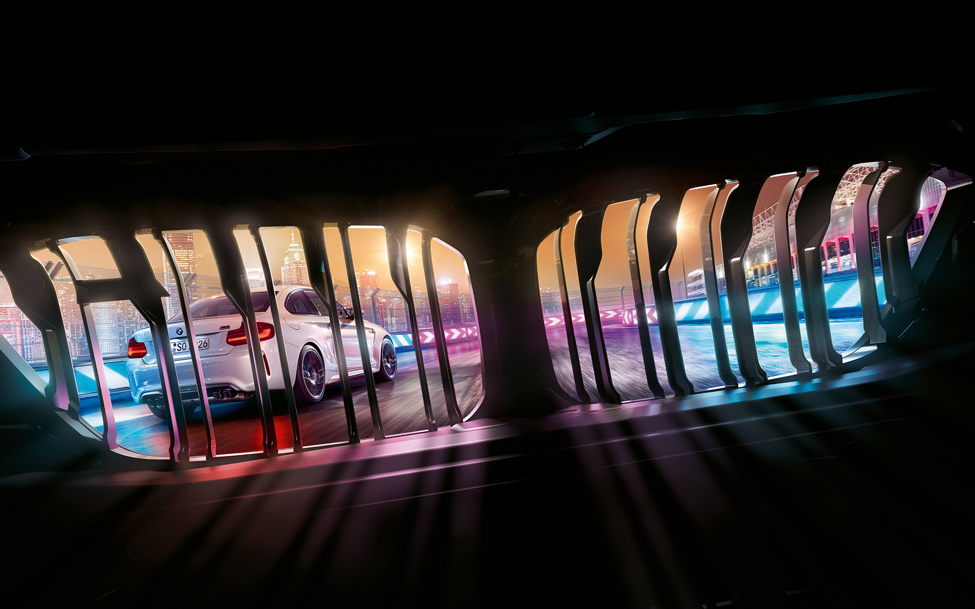 Grelha em forma de rim do BMW M2 Competition Vista através da grelha em forma de rim BMW de um BMW M2 Competition que segue à frente, numa pista, à noite.