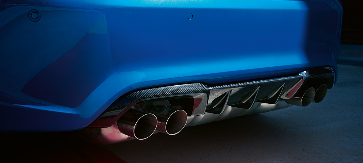 Difusor traseiro do BMW M2 CS Difusor traseiro do BMW M2 CS, F87, azul Misano metalizada, vista em pormenor