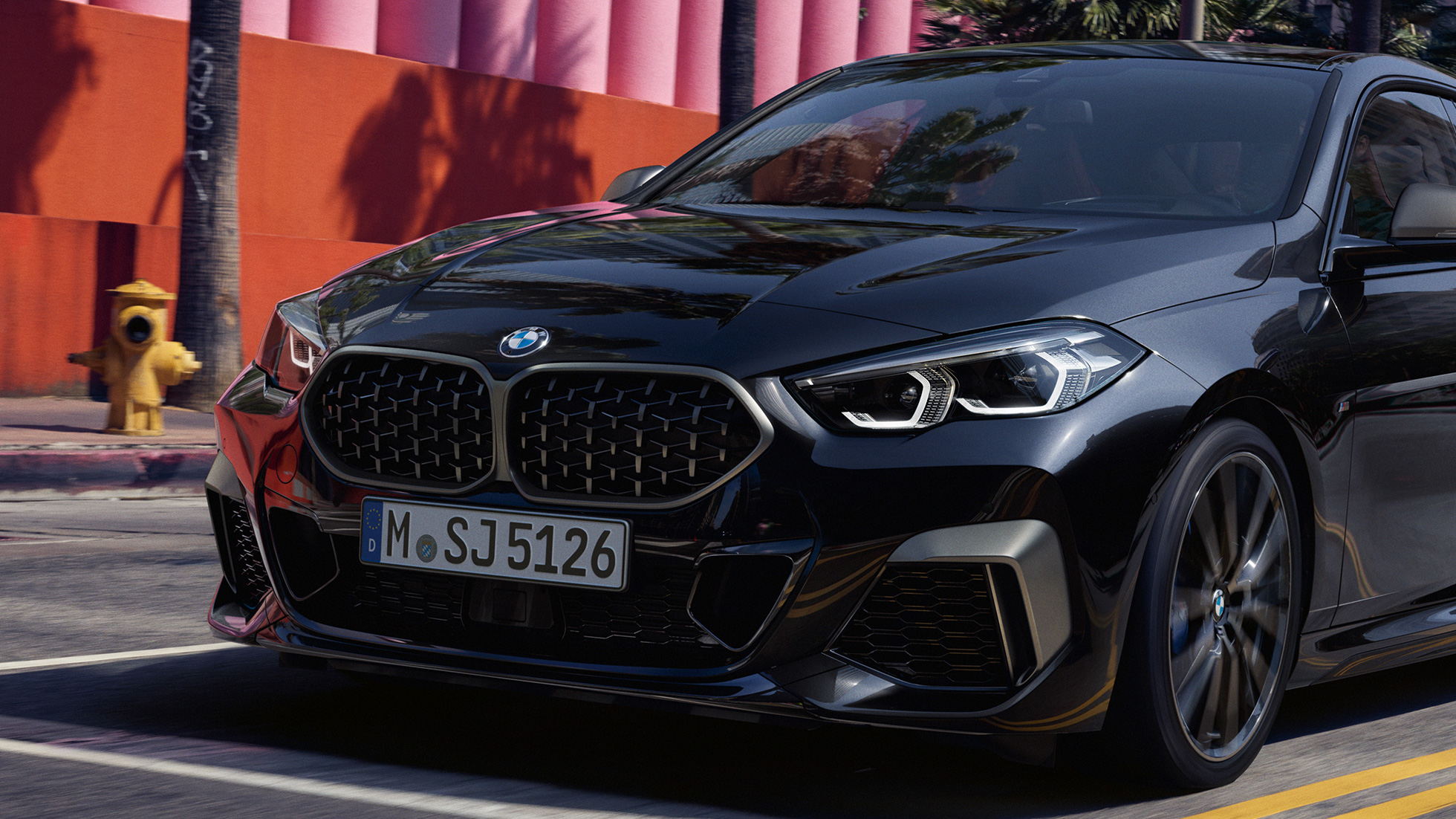 Design exterior do BMW M235i xDrive Gran Coupé Design exterior do BMW M235i xDrive Gran Coupé, 2020, pintura preto Sapphire metalizada, F44, perspetiva frontal