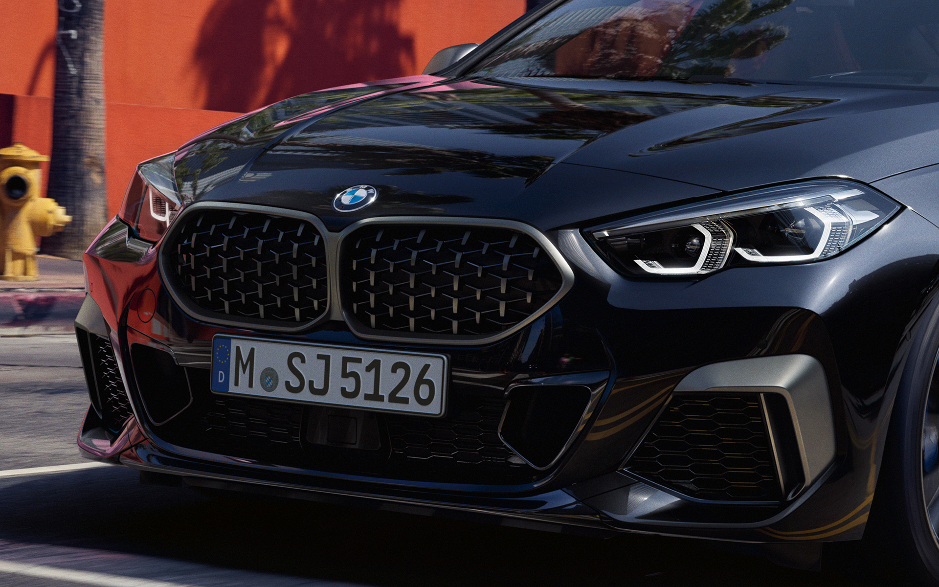 Design da dianteira do BMW M235i xDrive Gran Coupé, F44 Design da dianteira do BMW M235i xDrive Gran Coupé, F44, 2020, pintura preto Sapphire metalizada, perspetiva frontal a três quartos