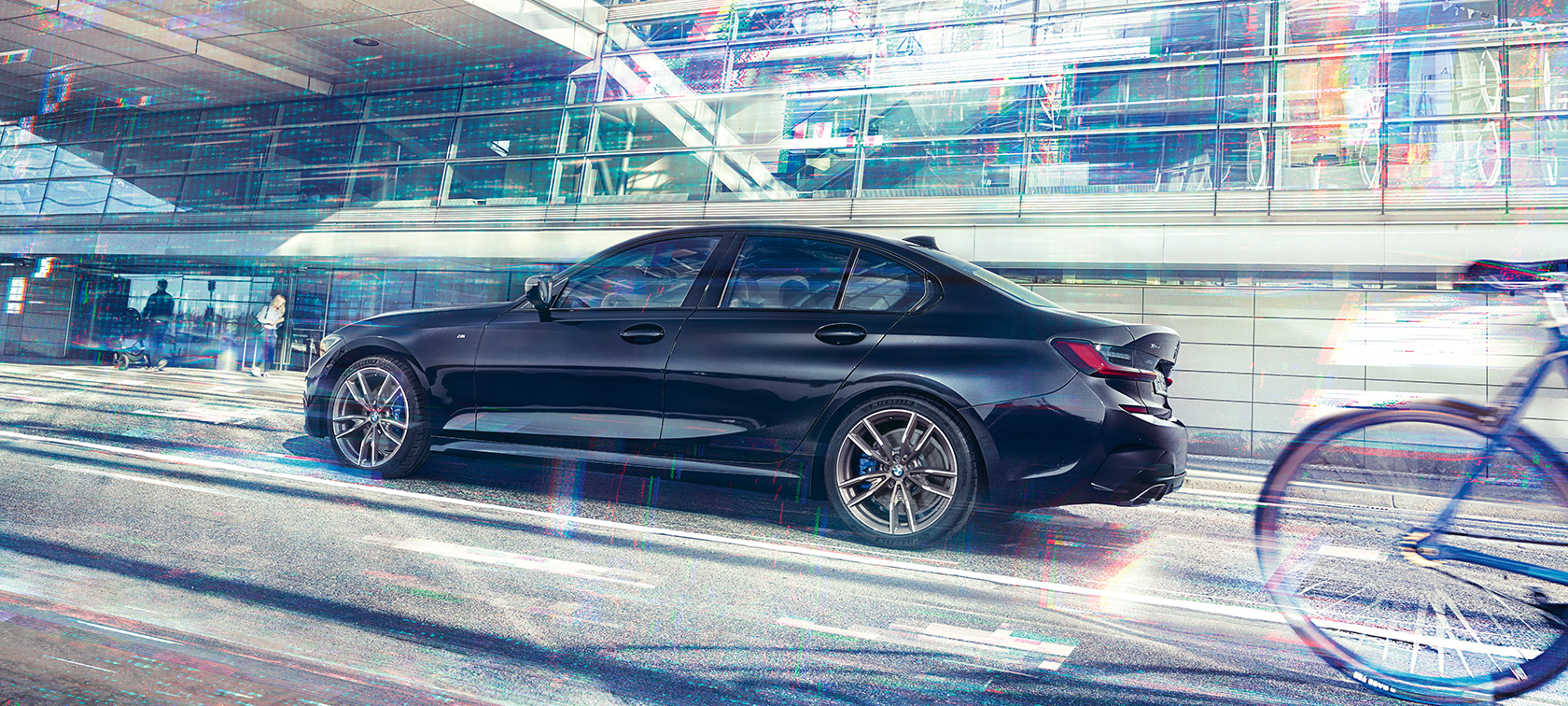 BMW M340i xDrive Berlina, G20, 2020, vista lateral em movimento BMW M340i xDrive Berlina, G20, 2020, cor exterior preto Sapphire metalizada, vista lateral em movimento