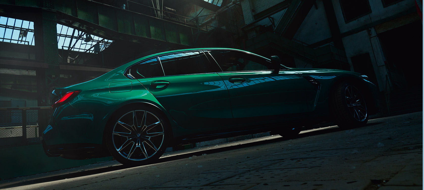 BMW M3 Berlina, G80, 2020, perspetiva lateral inferior BMW M3 Berlina, G80, 2020, pintura verde Isle of Man metalizada, perspetiva lateral inferior