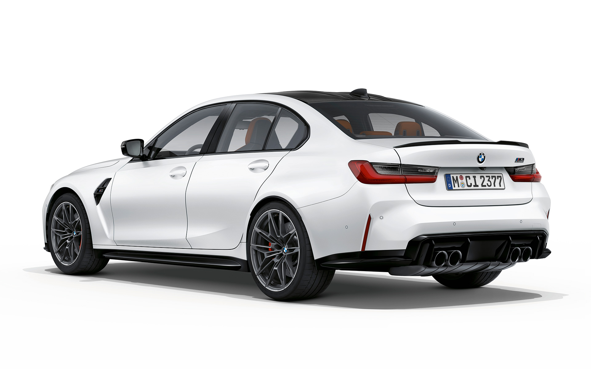 BMW M3 Competition, G80, 2020, pintura branco Frozen Brilliant metalizada, perspetiva traseira a três quartos