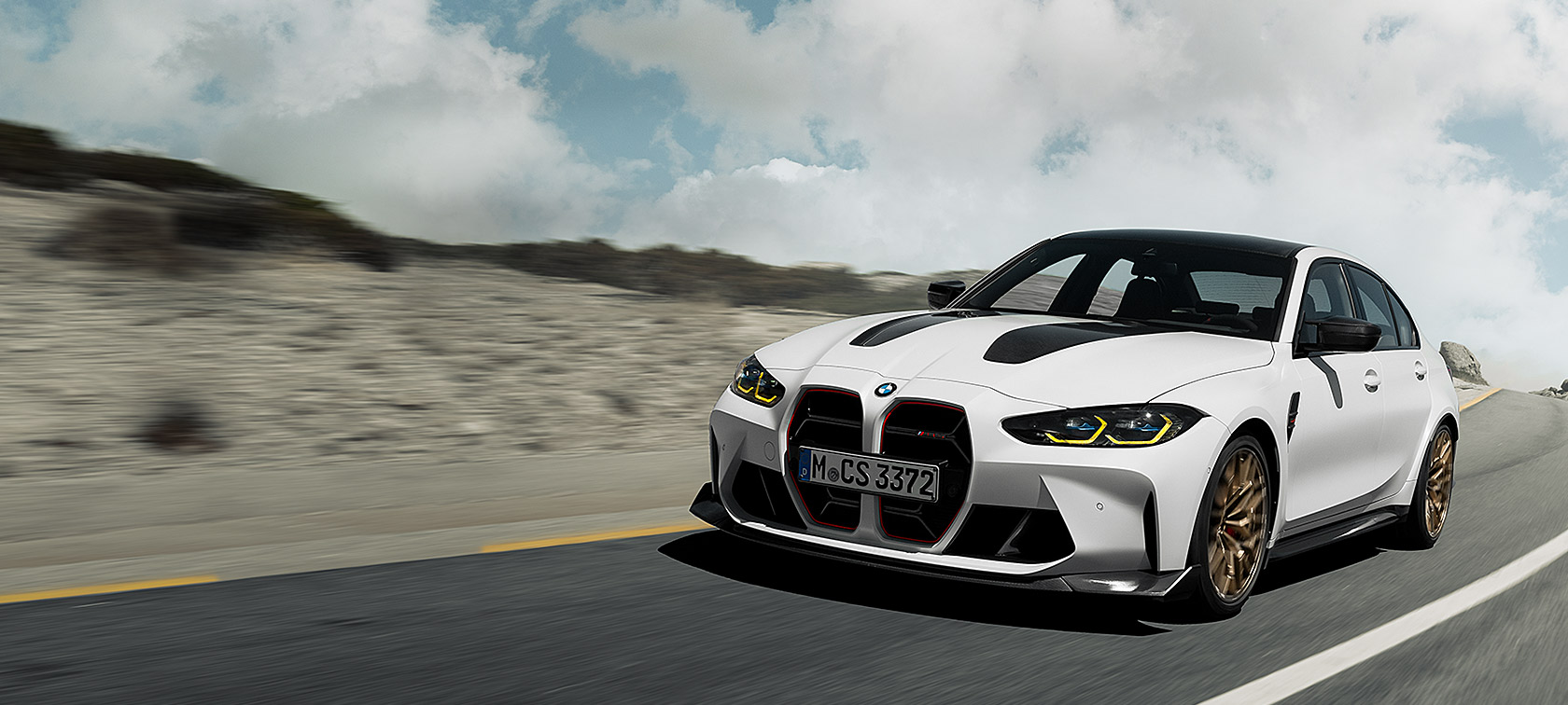 BMW M3 CS, G80, perspetiva dianteira a três quartos, em movimento na pista de corridas