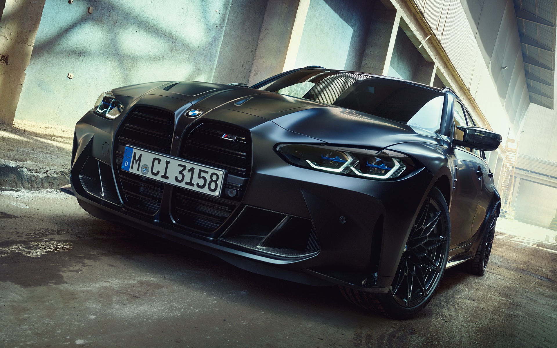 Design M, BMW M3 Competition Touring, G81, preto Frozen BMW Individual metalizada BMW M3 Competition Touring, G81, pintura preto Frozen BMW Individual metalizada, design M, perspetiva dianteira a três quartos