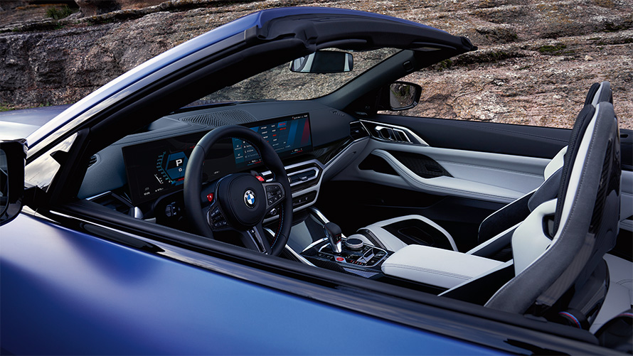 BMW M4 Competition Cabrio com M xDrive, G83, 2021, interior, capota flexível BMW M4 Competition Cabrio com M xDrive, G83, 2021, pintura azul Frozen Portimao metalizada BMW Individual, cockpit, interior, capota flexível