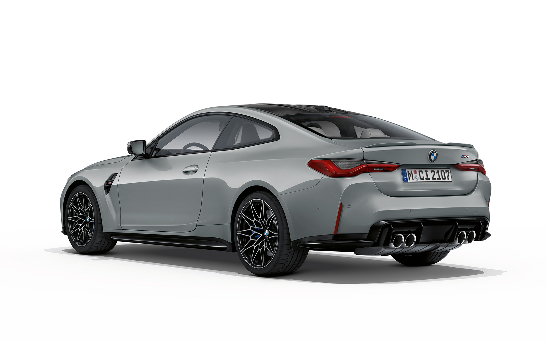 BMW M4 Coupé, G82, 2020, pintura cinza Brooklyn metalizada, perspetiva traseira a três quartos