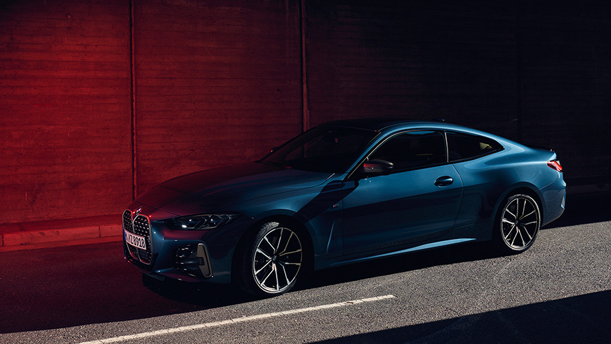 BMW M440i xDrive Coupé, G22, 2020, perspetiva dianteira a três quartos, em movimento BMW M440i xDrive Coupé, G22, 2020, pintura azul Arctic Race metalizada, perspetiva dianteira a três quartos, em movimento