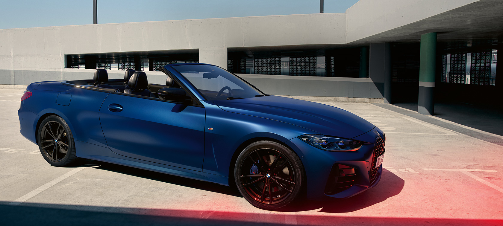 Perspetiva frontal a três quartos do BMW M440i xDrive Cabrio, G23, 2020 BMW M440i xDrive Cabrio, G23, 2020, pintura azul Frozen Portimao BMW Individual metalizada, perspetiva frontal a três quartos
