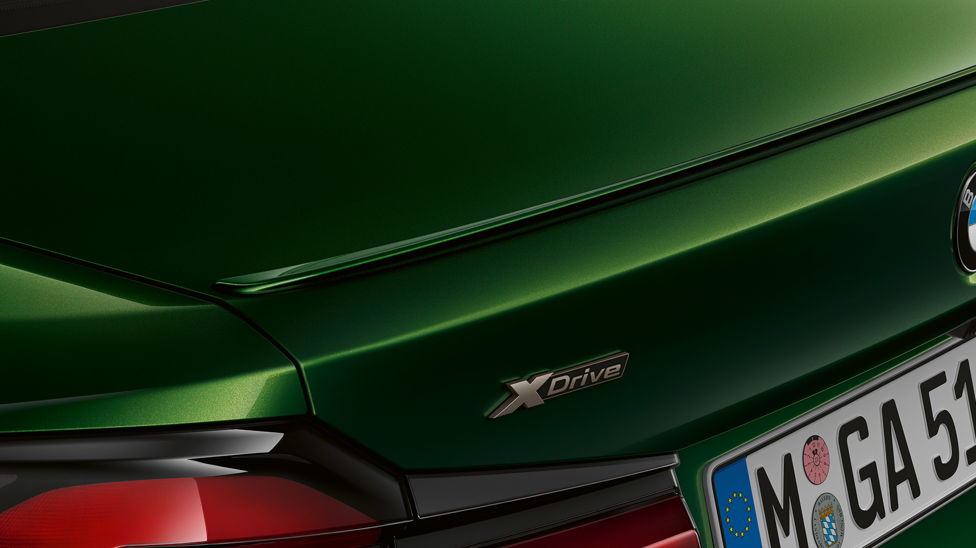 Spoiler traseiro, BMW M550i xDrive Berlina, G30 LCI, atualização, 2020, grande plano da traseira Spoiler traseiro, BMW M550i xDrive Berlina, G30 LCI, atualização, 2020, verde Ermes BMW Individual metalizado, grande plano da traseira