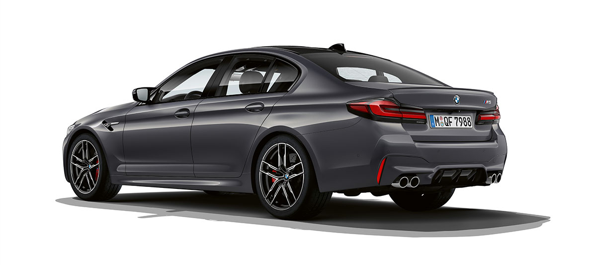 BMW M5, F90 LCI, atualização, 2020, perspetiva traseira a três quartos BMW M5, F90 LCI, atualização, 2020, cinza Brands Hatch metalizado, perspetiva traseira a três quartos