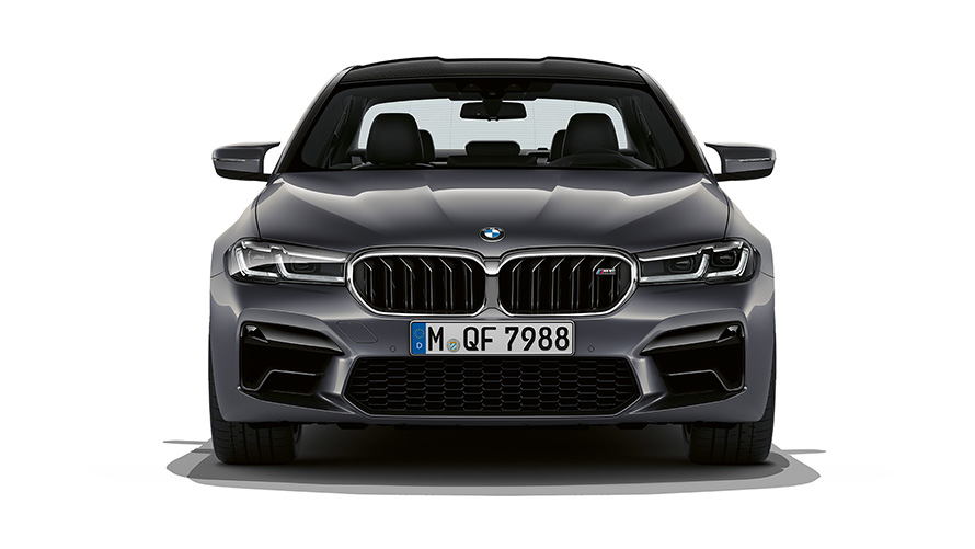 BMW M5, F90 LCI, atualização, 2020, pintura cinza Brands Hatch metalizada, perspetiva frontal