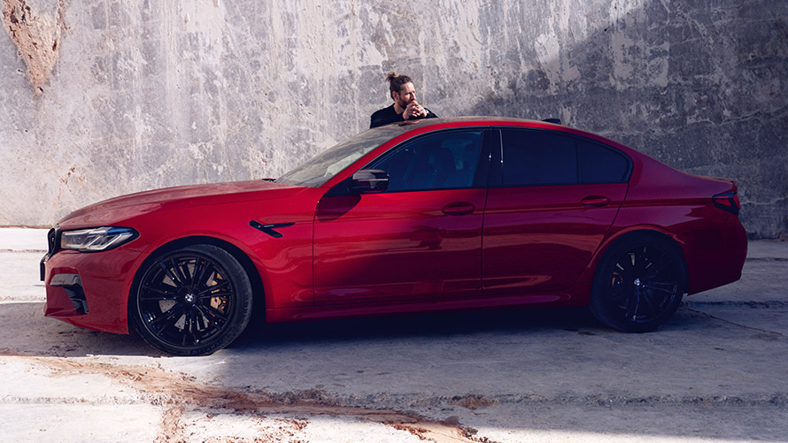 BMW M5 CS, F90, 2021, pintura verde Frozen Deep metalizada, perspetiva aérea BMW M5 CS, F90, 2021, pintura verde Frozen Deep metalizada, perspetiva aérea
