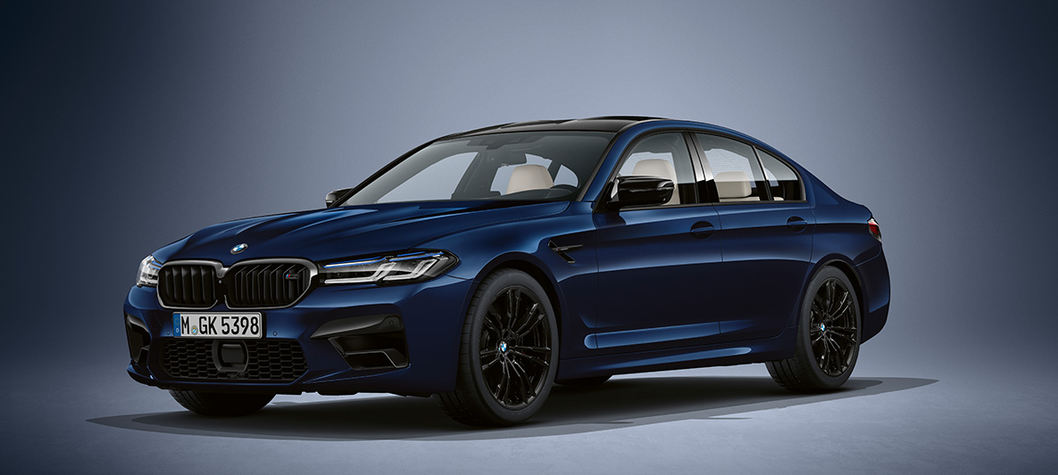 BMW Individual, BMW M5 Berlina, F90, 2020, cor exterior azul Tanzanite metalizada BMW Individual, BMW M5 Berlina, F90 LCI, atualização, 2020, cor exterior azul Tanzanite metalizada, perspetiva frontal a três quartos