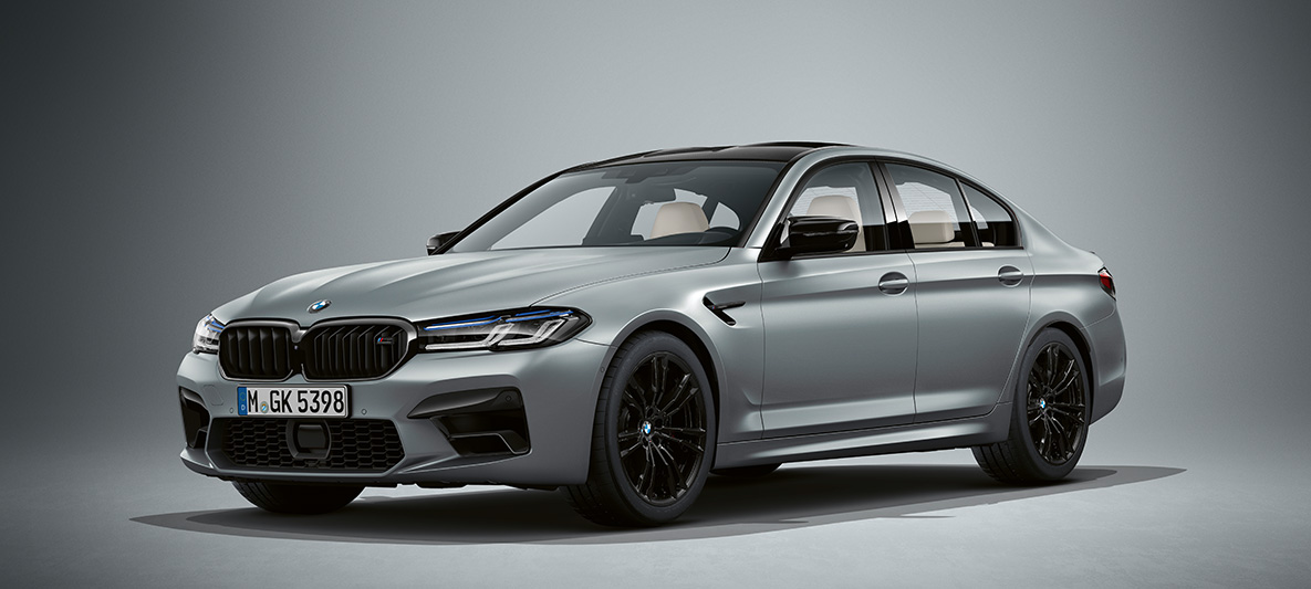 BMW Individual, BMW M5 Berlina, F90, 2020, pintura Frozen Bluestone metalizada BMW Individual, BMW M5 Berlina, F90 LCI, atualização, 2020, pintura Frozen Bluestone metalizada, perspetiva frontal a três quartos