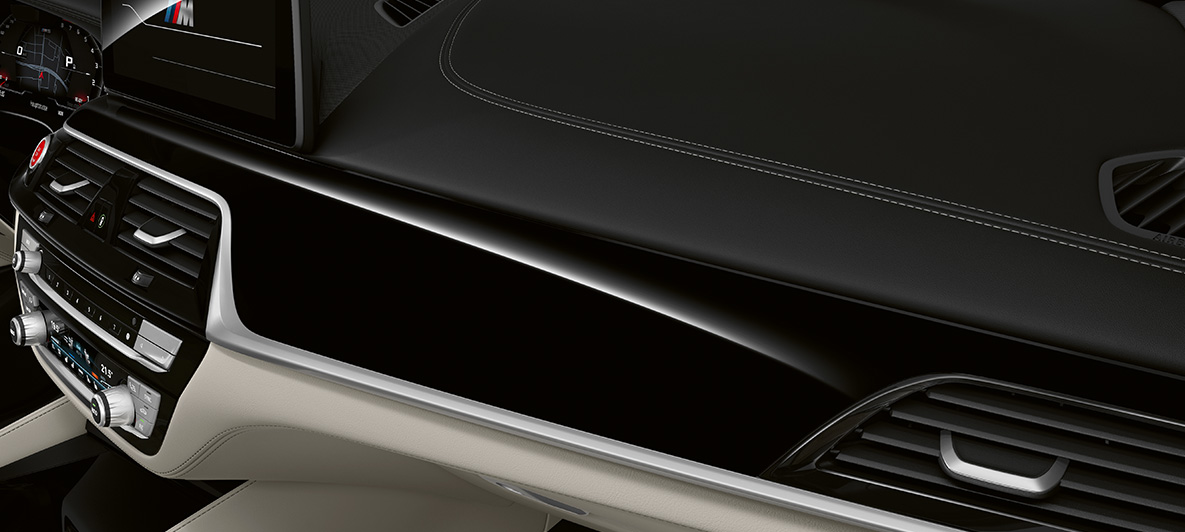 BMW Individual, BMW M5 Berlina, F90, 2020, frisos interiores BMW Individual em preto Piano BMW Individual, BMW M5 Berlina, F90 LCI, atualização, 2020, frisos interiores BMW Individual em preto Piano, interior