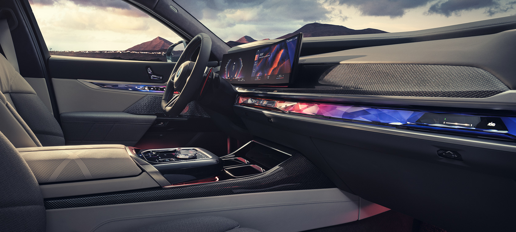 Interior, BMW M760e xDrive Berlina, G70 Interior, BMW M760e xDrive Berlina, G70, perspetiva lateral a partir do passageiro da frente