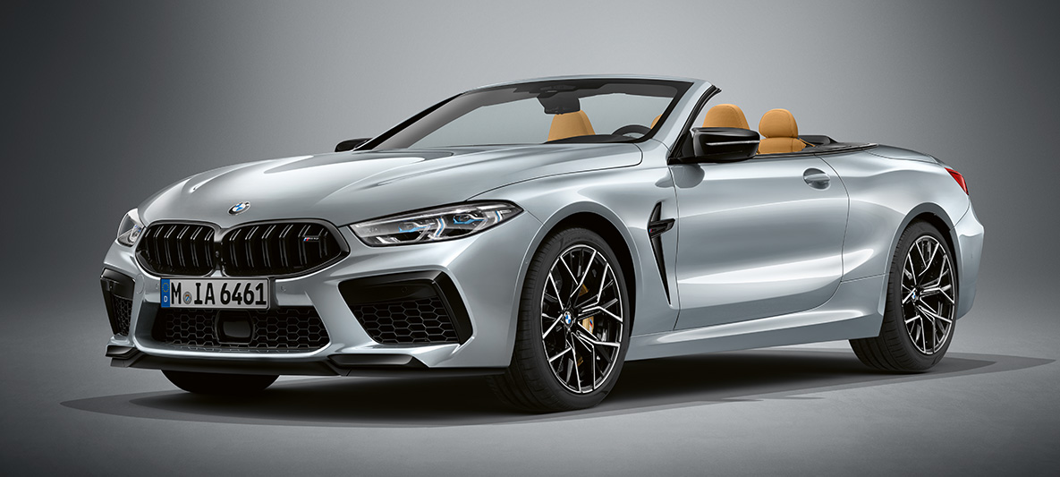 BMW Individual M8 Cabrio na pintura prata Pure Metal BMW Individual metalizada. BMW Individual M8 Cabrio na pintura prata Pure Metal BMW Individual metalizada, perspetiva frontal a três quartos.