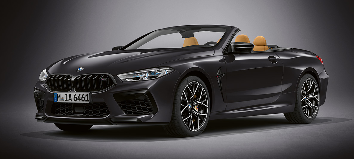 BMW Individual M8 Cabrio na pintura cinza Brands Hatch BMW Individual. BMW Individual M8 Cabrio na pintura cinza Brands Hatch BMW Individual, perspetiva frontal a três quartos.