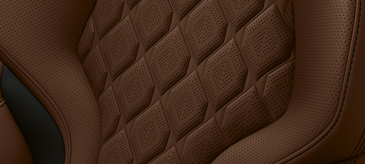 Estofos em pele integral Merino com grão fino em castanho Taruma. BMW Individual M8 Cabrio, interior com estofos em pele integral com grão fino em castanho Taruma.