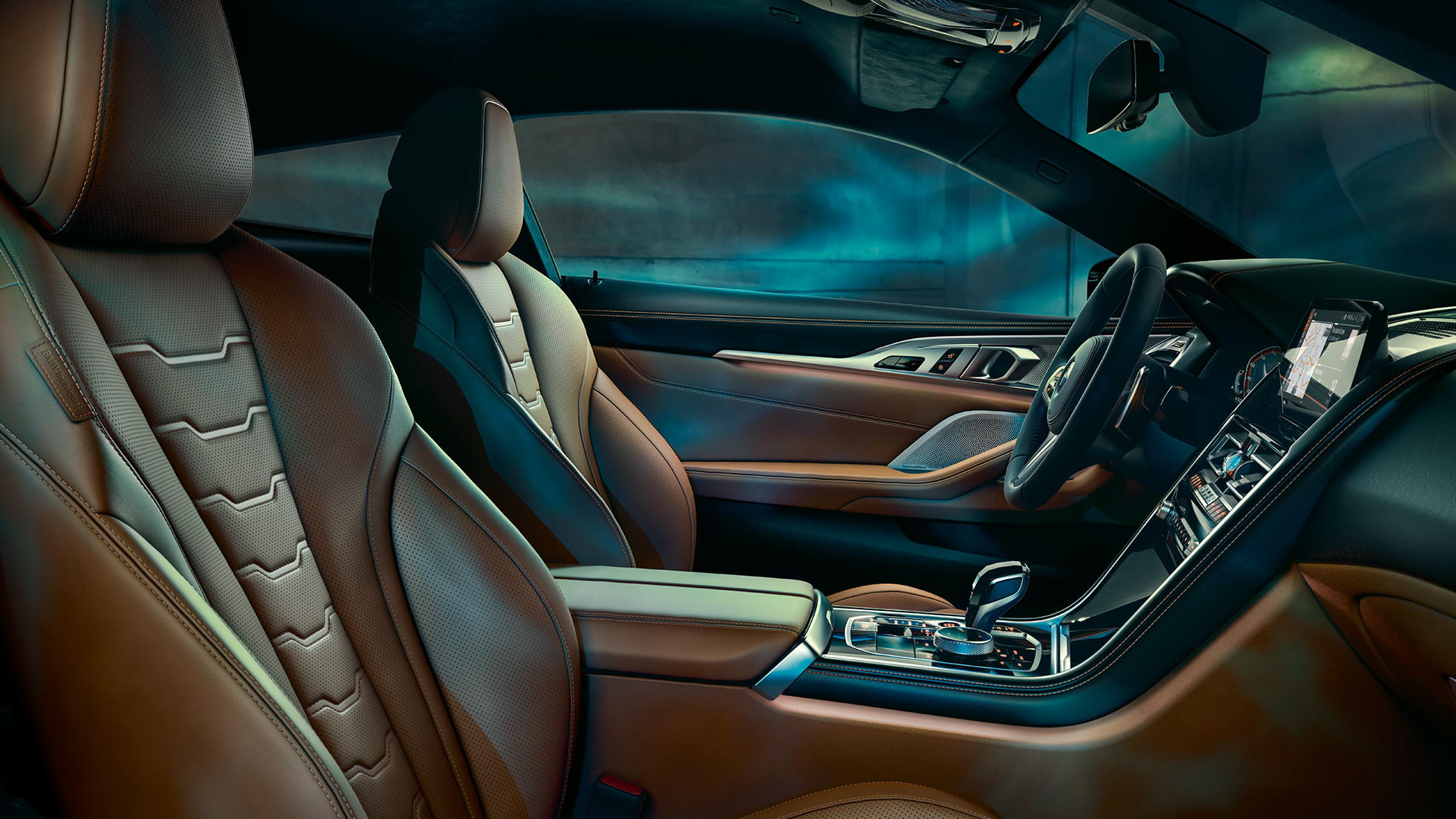 BMW M850i xDrive Coupé, interior. BMW M850i xDrive Coupé, interior com bancos multifuncionais em pele Merino BMW Individual e pormenores adicionais em Tartufo/preto.