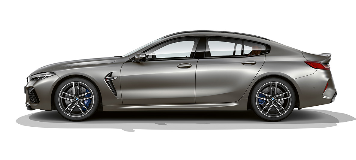BMW M8 Gran Coupé, perspetiva lateral BMW M8 Gran Coupé, F93, 2020, pintura prata Frozen Dark BMW Individual, perspetiva lateral