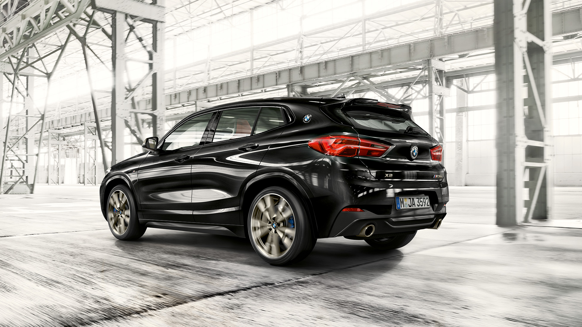 Dinâmica de condução do BMW X2 M35i Dinâmica de condução, BMW X2 M35i, preto Sapphire metalizado, F39, 2018, perspetiva traseira a três quartos