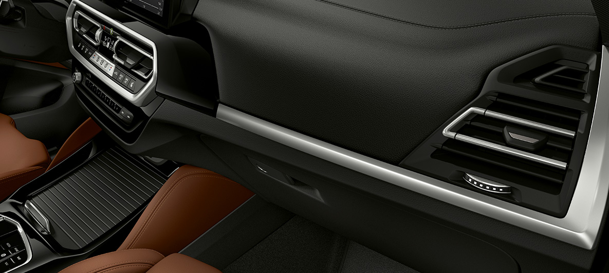 Frisos interiores BMW Individual, BMW X3 M, F97, LCI, atualização, 2021 Frisos interiores BMW Individual em preto Piano no painel de instrumentos, BMW X3 M, F97, LCI, atualização, 2021