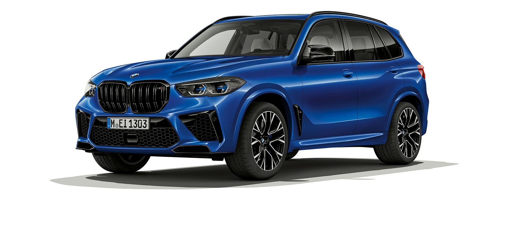 BMW X5 M Competition, perspetiva lateral a três quartos BMW X5 M Competition, F95, 2020, em azul Marina Bay metalizado, perspetiva lateral a três quartos