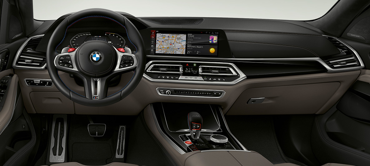 Volante M em pele do BMW X5 M Volante M em pele com costuras contrastantes do BMW X5 M, F95, posto de condução