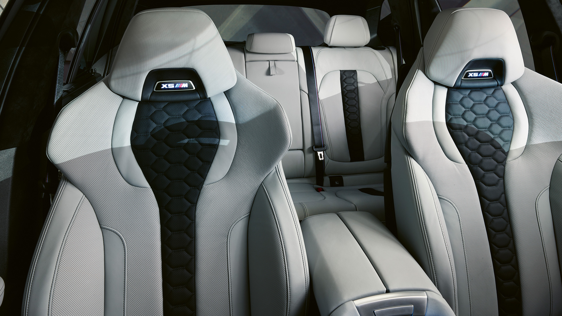 Bancos M multifuncionais do BMW X5 M Competition Bancos M multifuncionais do BMW X5 M Competition, F95, interior
