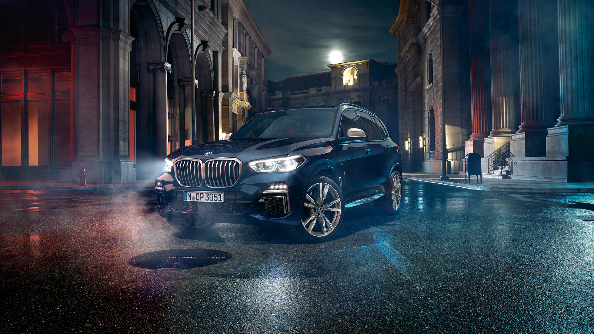 Destaques do BMW X5 M50i e do BMW X5 M50d Destaques com o BMW Laserlight no design X do BMW X5 M50i e do BMW X5 M50d, G05, em preto Carbon metalizado, perspetiva frontal a três quartos